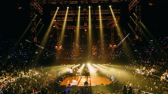 inEVENT confetti and light particle effects