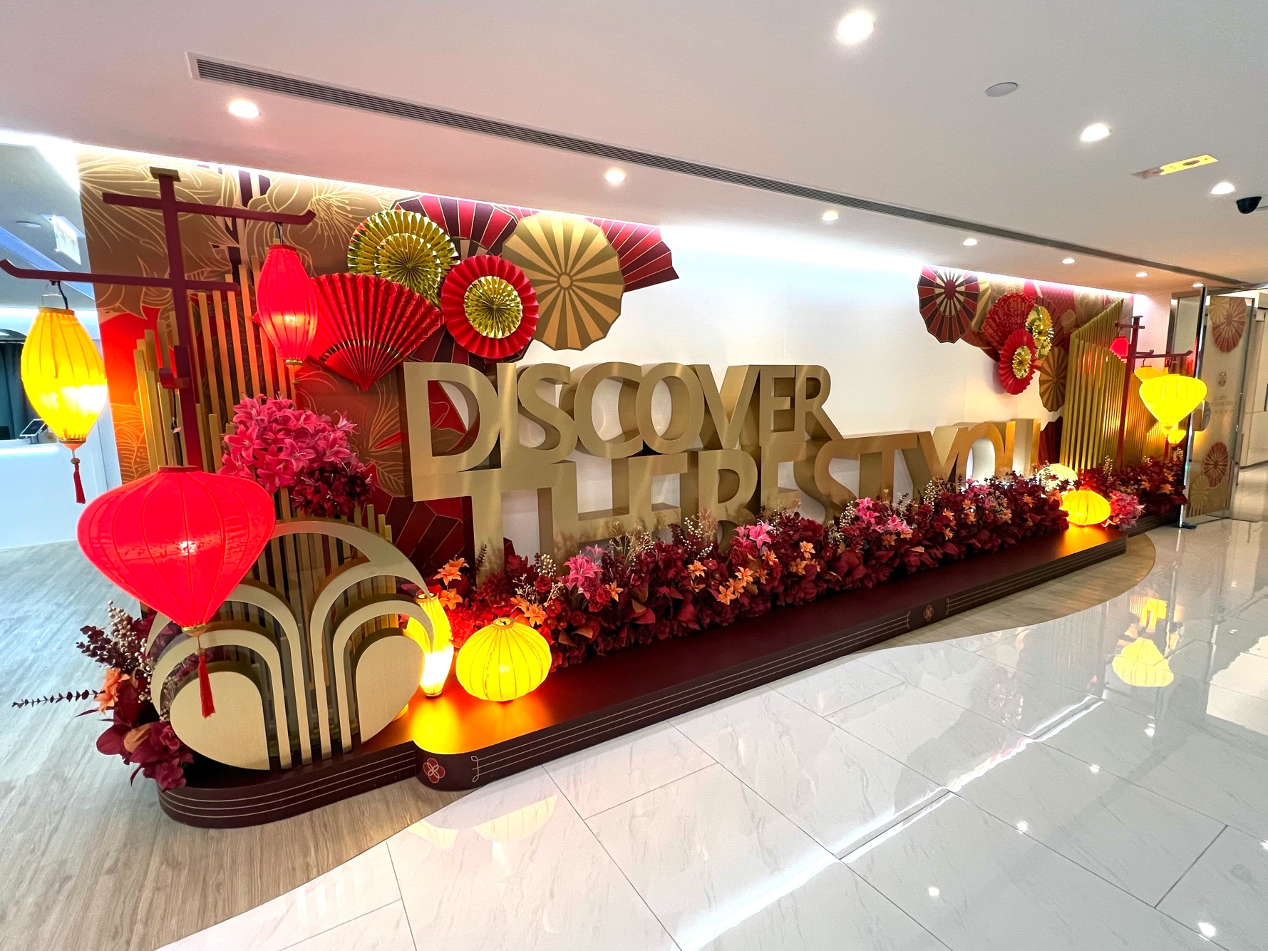 NU SKIN Discover the Festival visual merchandising installation