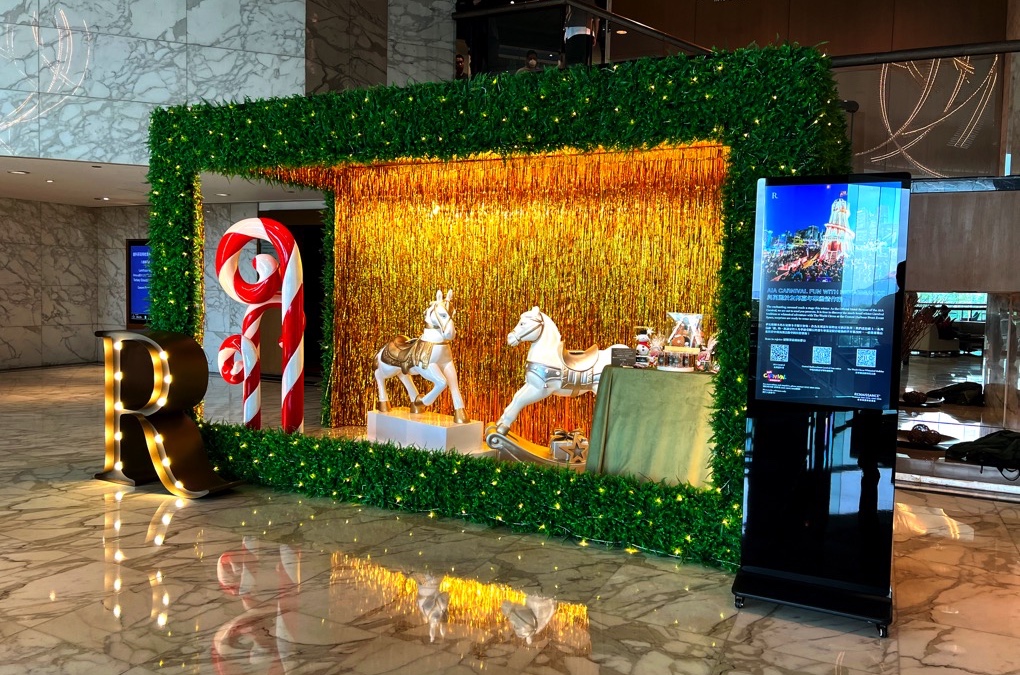 Renaissance Hotel festive Christmas installation